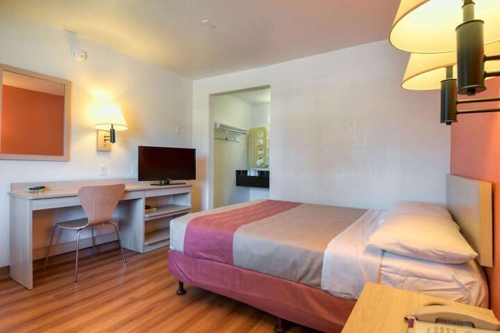 Room 6 of 30