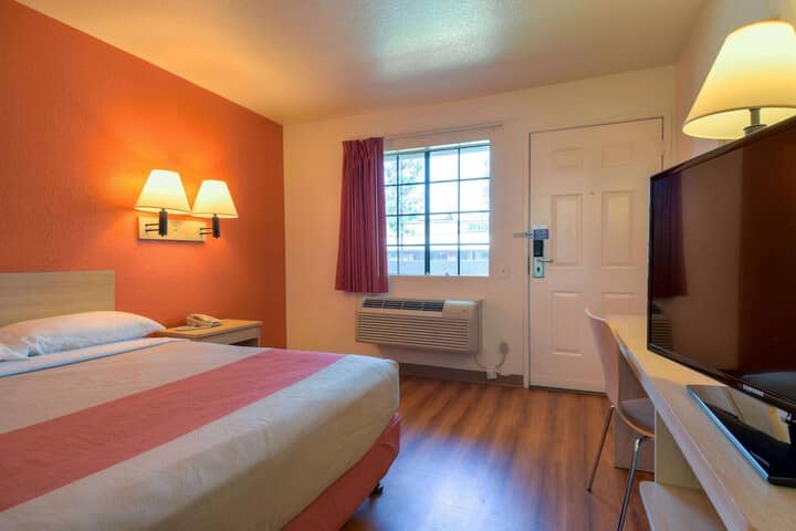 Room 5 of 30