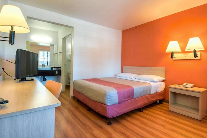 Room 4 of 30