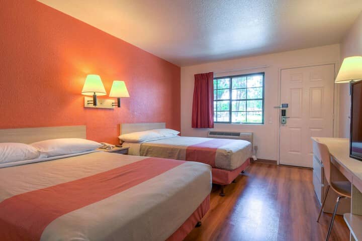 Room 9 of 30